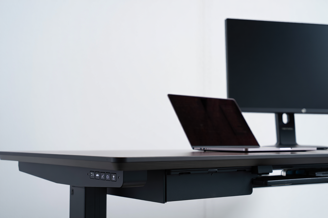 Biurko z regulacją wysokości elektryczną
